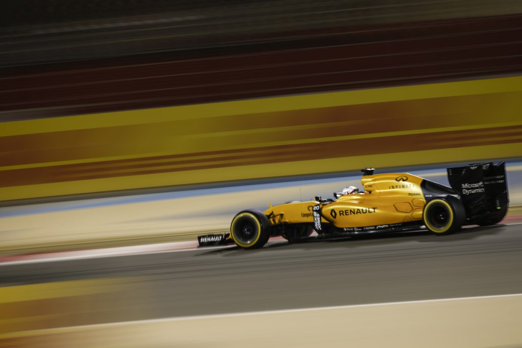 MAGNUSSEN Kevin (dan) Renault F1 RS.16 driver Renault Sport F1 team action during 2016 Formula 1 FIA world championship, Bahrain Grand Prix, at Sakhir from April 1 to 3 - Photo Frederic Le Floc'h / DPPI