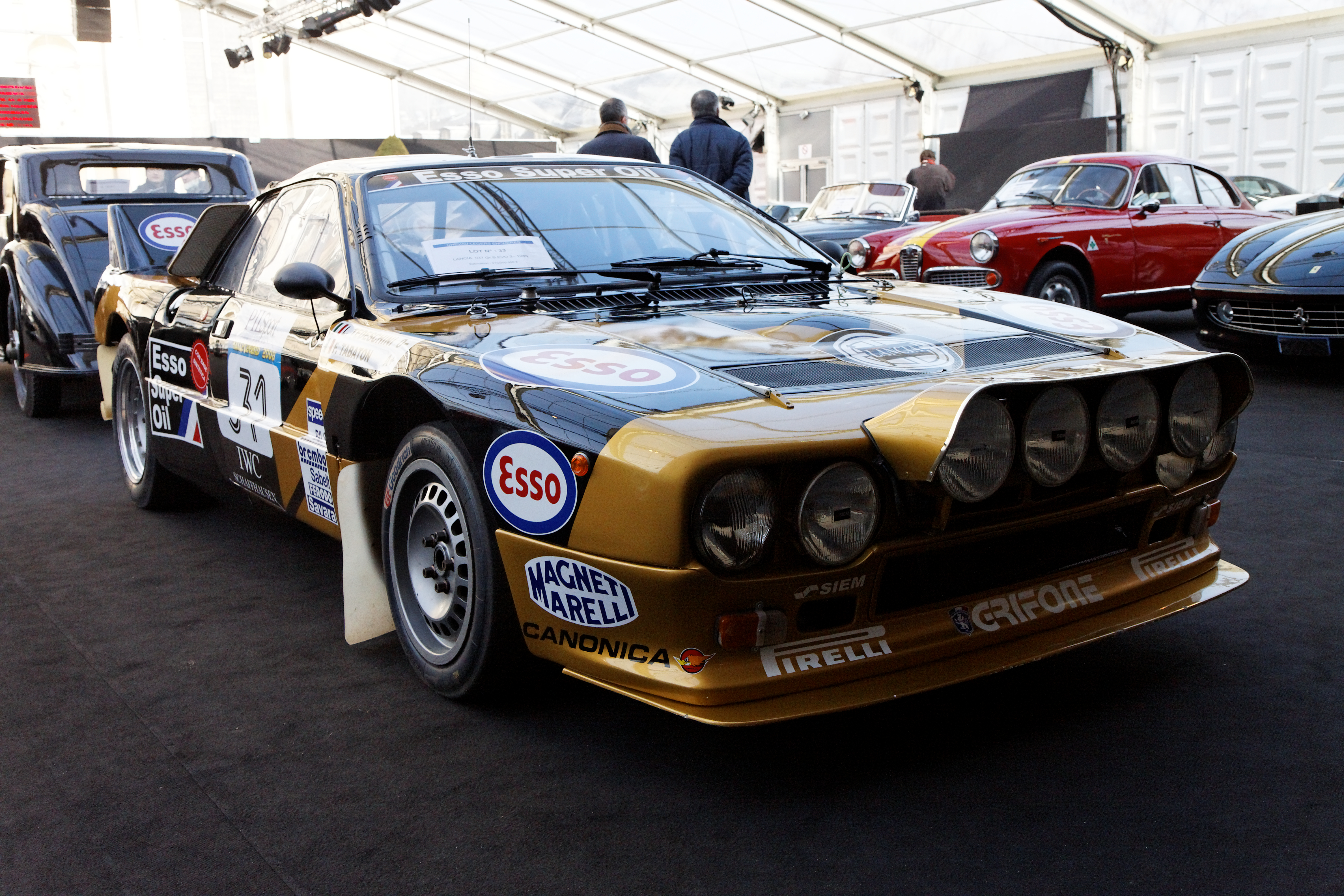 Festival_automobile_international_2011_-_Vente_aux_enchères_-_Lancia_37_Groupe_B_EVO_2_-_1985_-_003