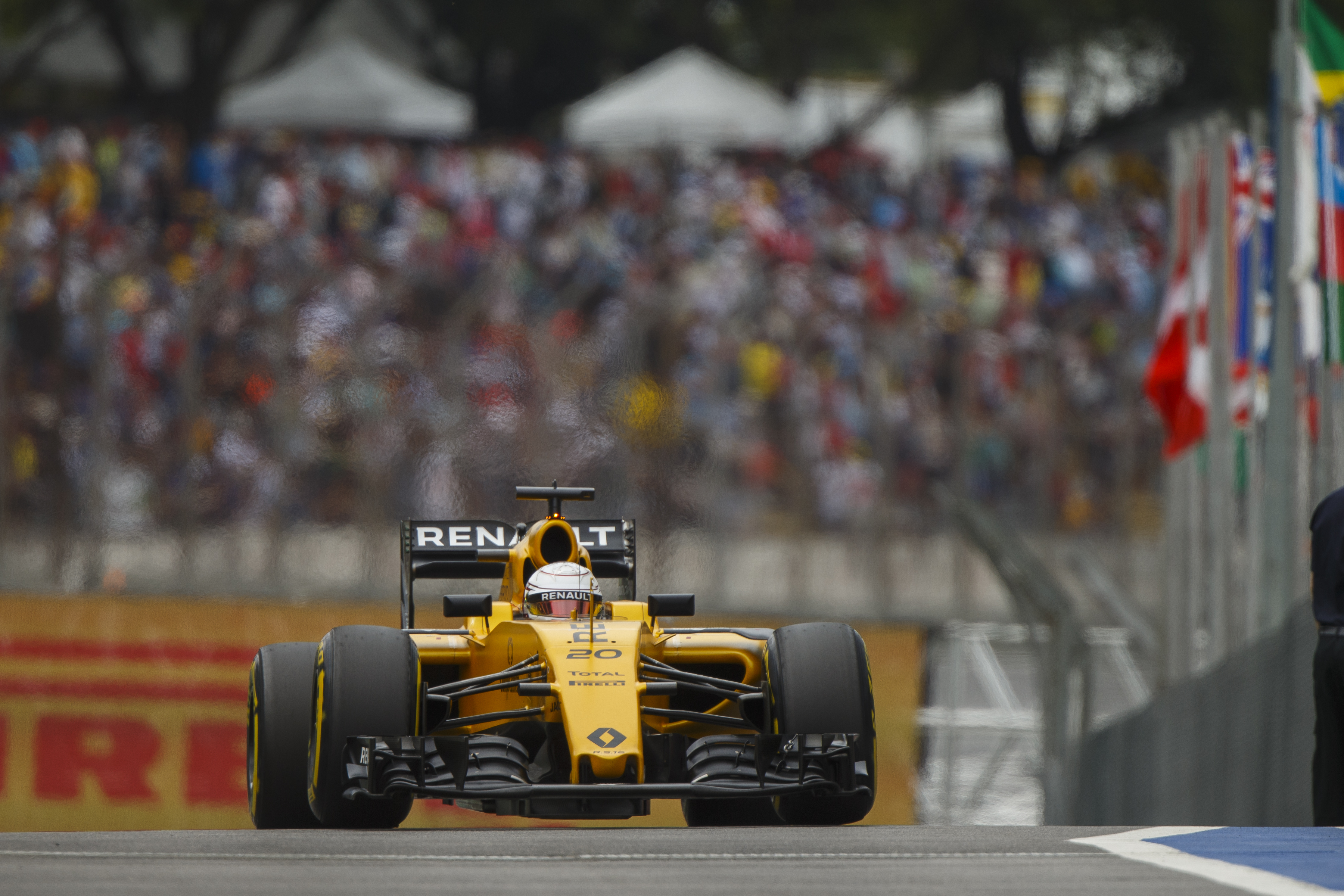 MAGNUSSEN Kevin (dan) Renault F1 RS.16 driver Renault Sport F1 team action during the 2016 Formula One World Championship, Brazil Grand Prix from November 11 to 13 in Sao Paulo, Brazil - Photo Frederic Le Floc'h / DPPI